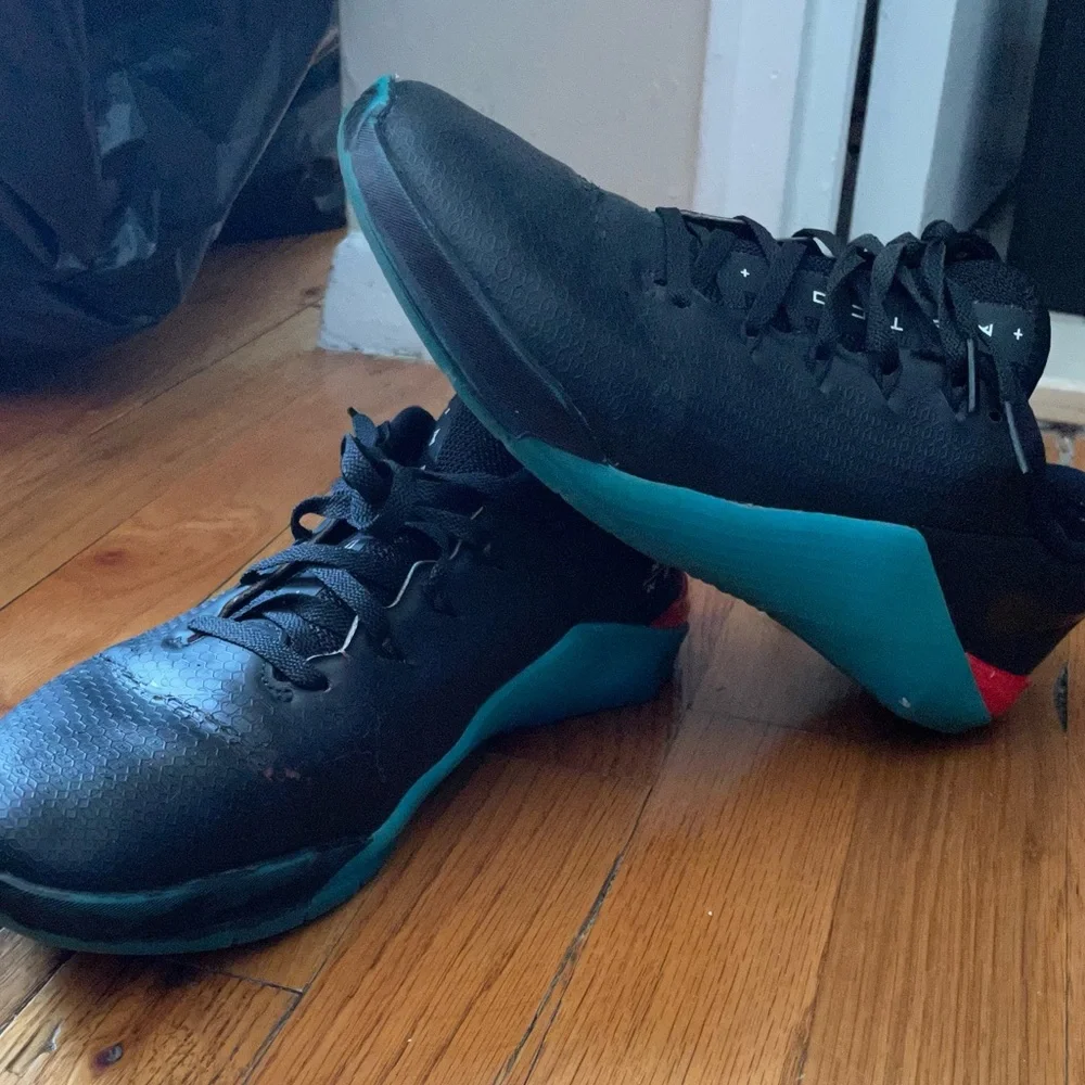 Nike Metcons - Picture 2 of 3